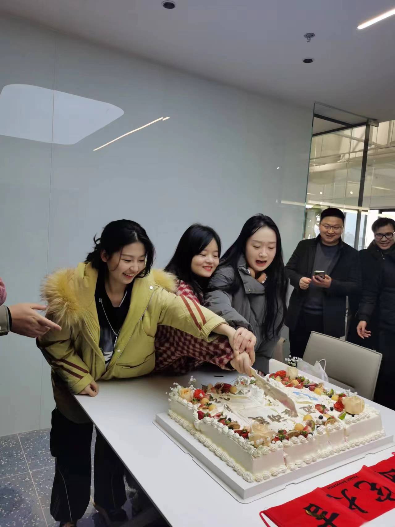 上海邁維動(dòng)漫科技有限公司喜迎新年喬遷之喜：立足新起點(diǎn)，開(kāi)啟新征程！(圖13)